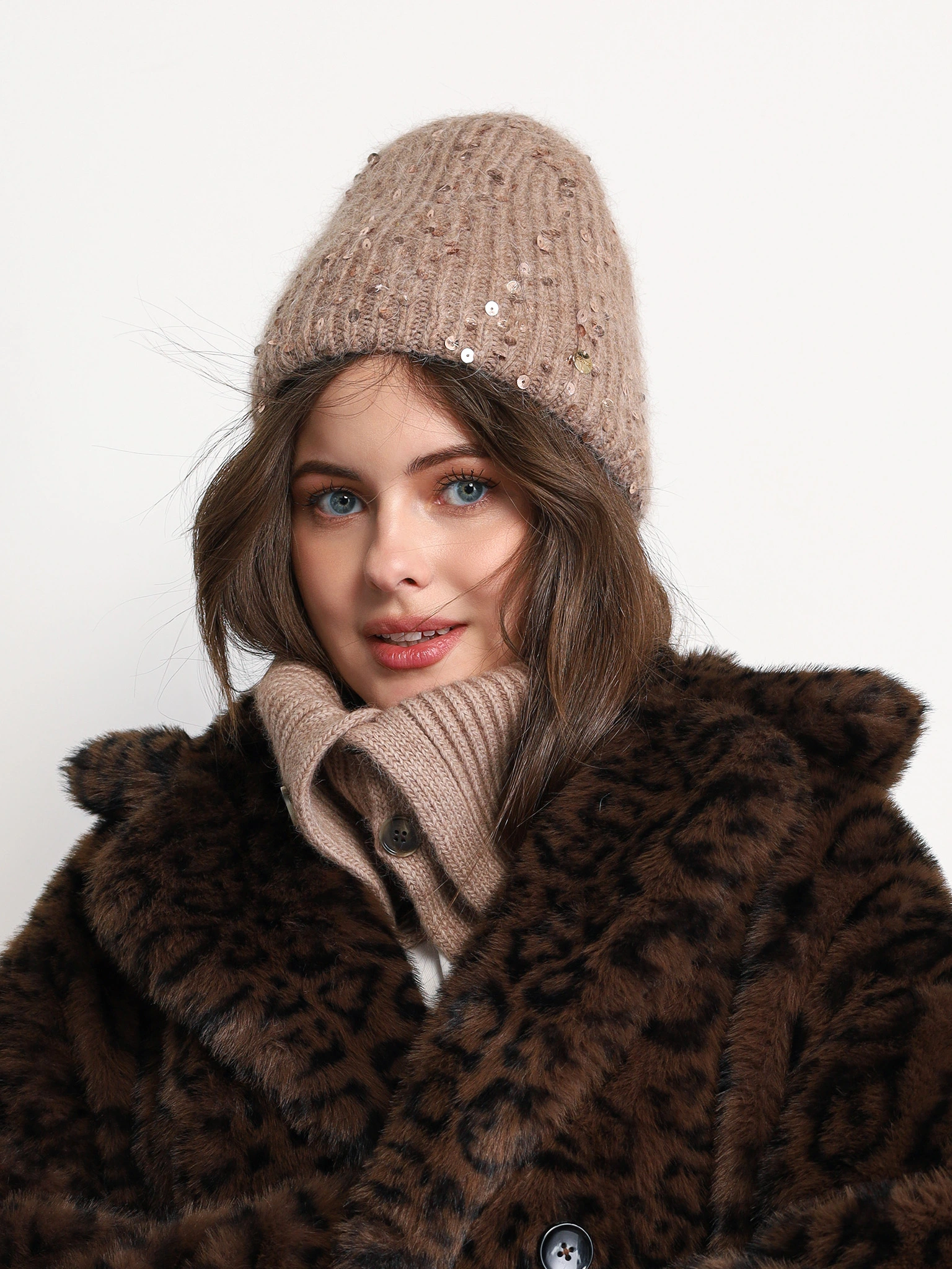 Шапка-бини двойная коричневого цвета